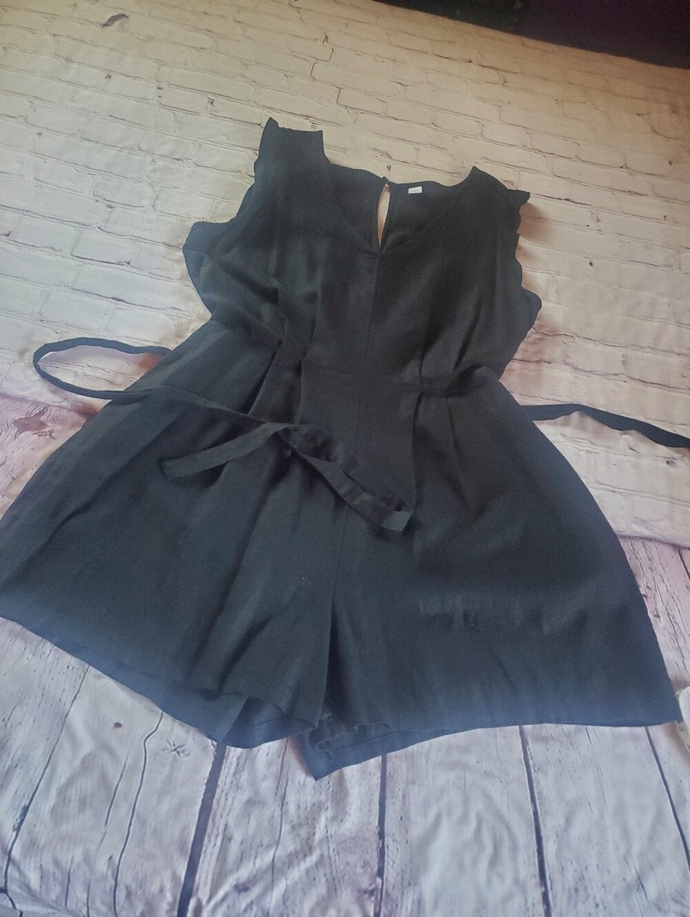 Old Navy Romper Black V-Neck Belted Sleeveless Linen & Rayon Beachy Gothic Med